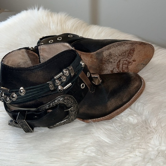 EUC Freebird Saloon Distressed Silver Buckle Black/ Brown Booties Size 8 - Picture 2 of 14